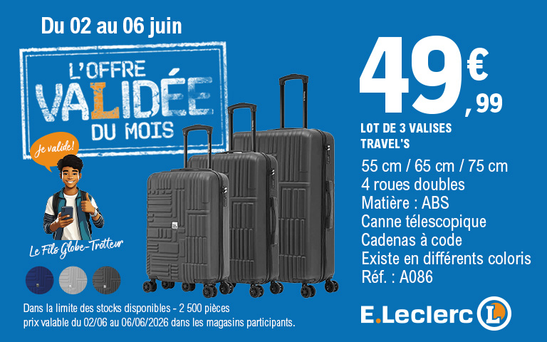 Affiche publicitaire E.Leclerc pour « L’Offre Validée du Mois », valable du 02 au 06 juin 2026. L’image présente un lot de 3 valises rigides de la marque Travel’S au prix de 49,99 €. Les valises, de couleur gris foncé, ont des dimensions de 55 cm, 65 cm et 75 cm. Elles sont équipées de 4 roues doubles, d'une canne télescopique, d'un cadenas à code et sont conçues en ABS. Des pastilles de couleur indiquent que le lot existe en différents coloris (bleu marine, gris clair, noir). À gauche, un personnage illustré appelé « Le Fils Globe-Trotteur » tient un smartphone avec une bulle « Je valide ! ». En bas, le logo E.Leclerc est affiché à côté de la mention légale : « Dans la limite des stocks disponibles - 2 500 pièces. Prix valable du 02/06 au 06/06/2026 dans les magasins participants. Réf. : A086 ».