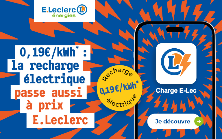 Offre promotionnelle E.Leclerc Énergies : « 0,19 €/kWh : la recharge électrique passe aussi à prix E.Leclerc ». Visuel sur fond bleu et orange avec des motifs d'éclairs, montrant un smartphone affichant l'application « Charge E-Lec » et un bouton « Je découvre ». Un macaron jaune rappelle le tarif de 0,19 €/kWh. En bas, la mention légale précise que le prix est valable uniquement sur la recharge standard, hors charges rapides et ultra-rapides.