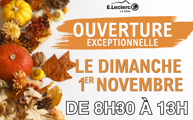 L'image est conçue sur un fond blanc avec une décoration automnale à gauche composée de citrouilles, de feuilles mortes, de pommes de pin, de noix et de fleurs jaunes et orange. En haut à droite figure le logo « E.Leclerc La Crau », au-dessus du titre « OUVERTURE EXCEPTIONNELLE » inscrit en blanc dans un coup de pinceau orange. En dessous, la mention « LE DIMANCHE 1ᵉʳ NOVEMBRE » est écrite en orange, suivie de l'horaire « DE 8H30 À 13H » en grandes lettres blanches avec contour noir.   